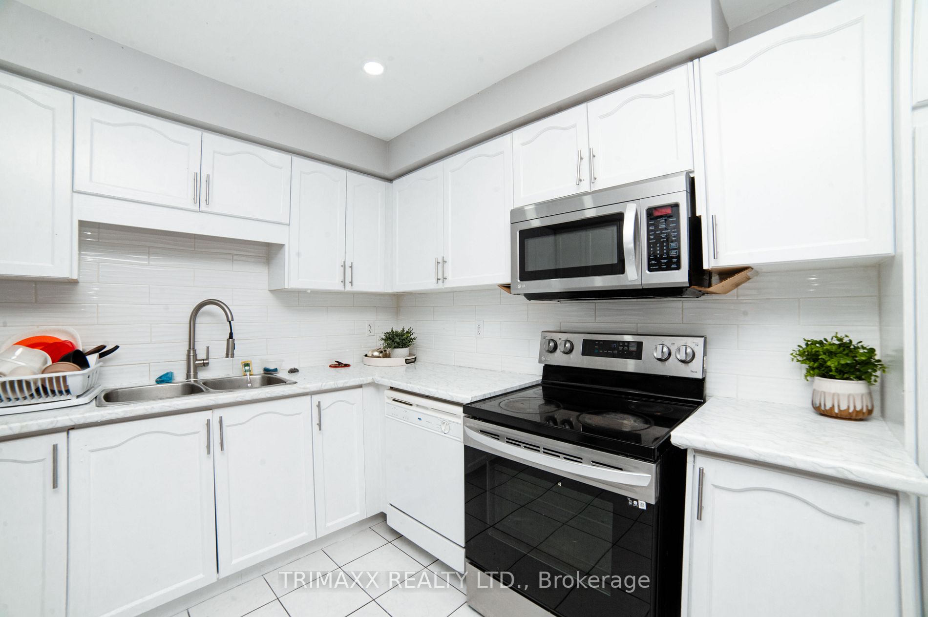 77 Stoneledge Circ N