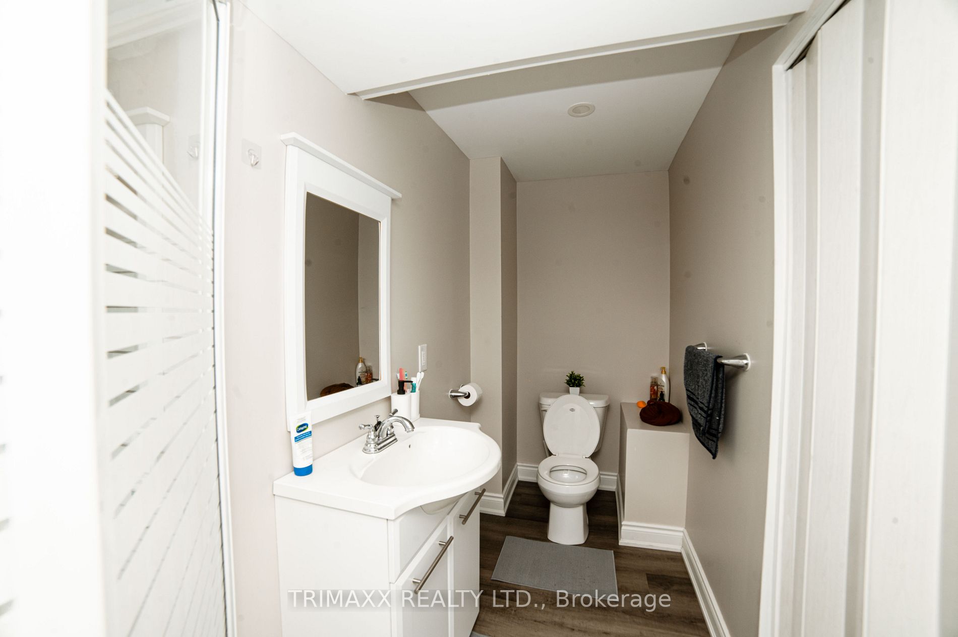 77 Stoneledge Circ N