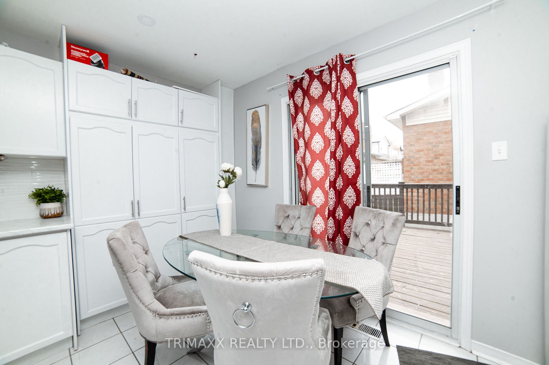 77 Stoneledge Circ N