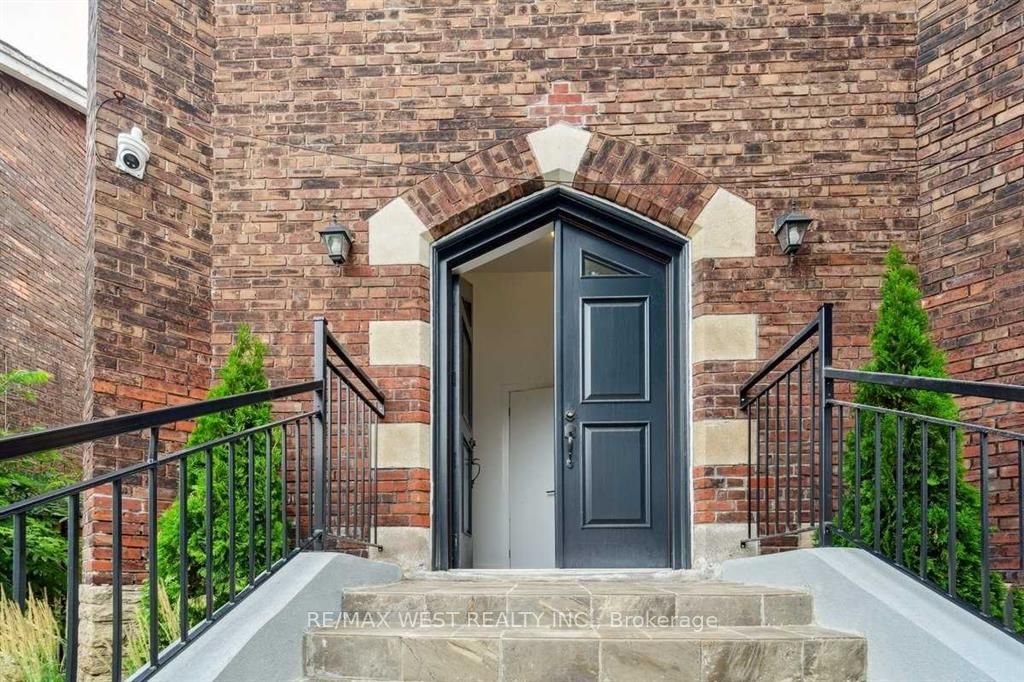 1183 Dufferin St, #102
