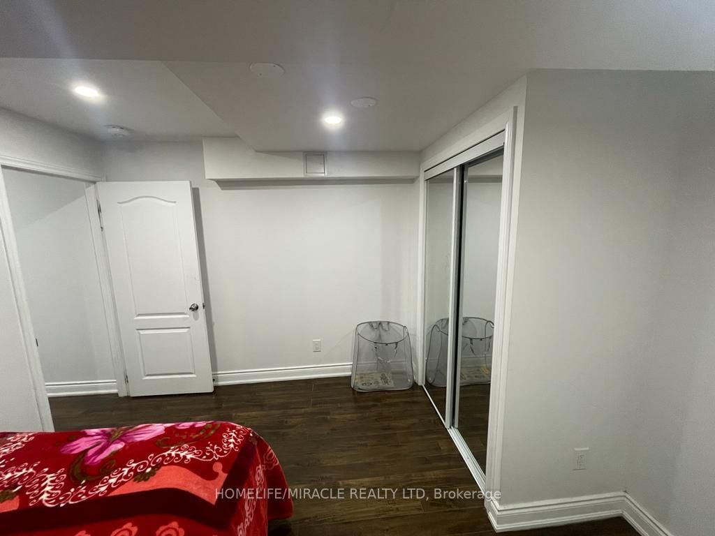 31 Midcrest Circle N