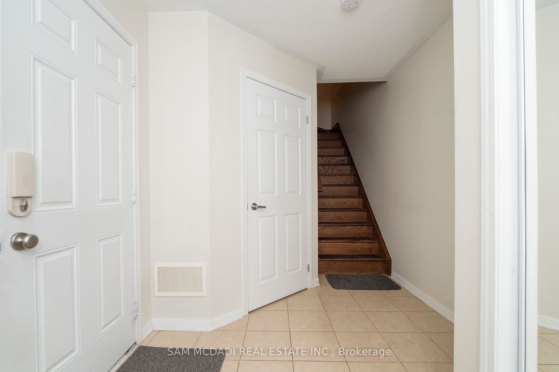 930 Nadalin Hts