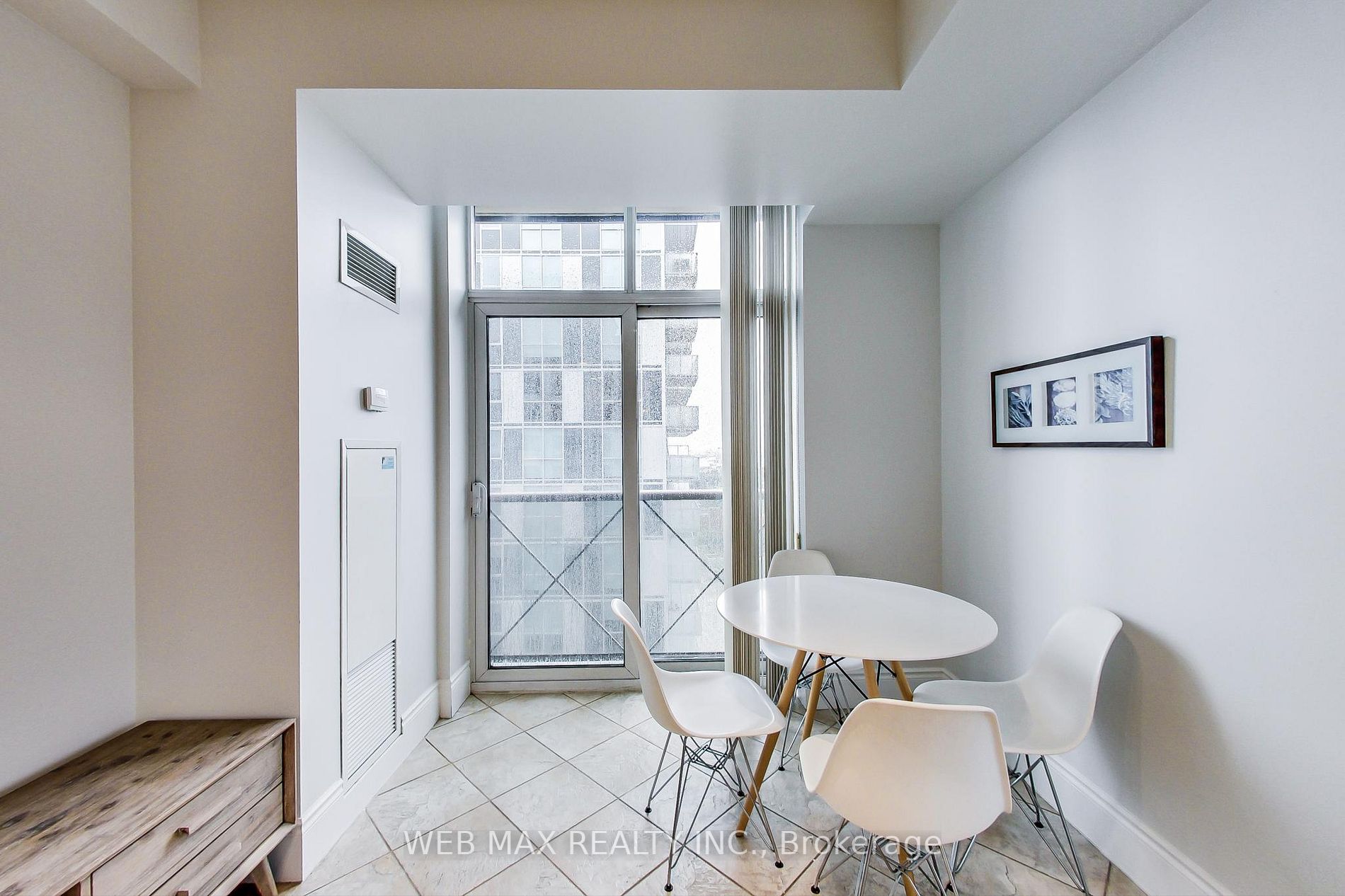 5233 Dundas St W, #2318