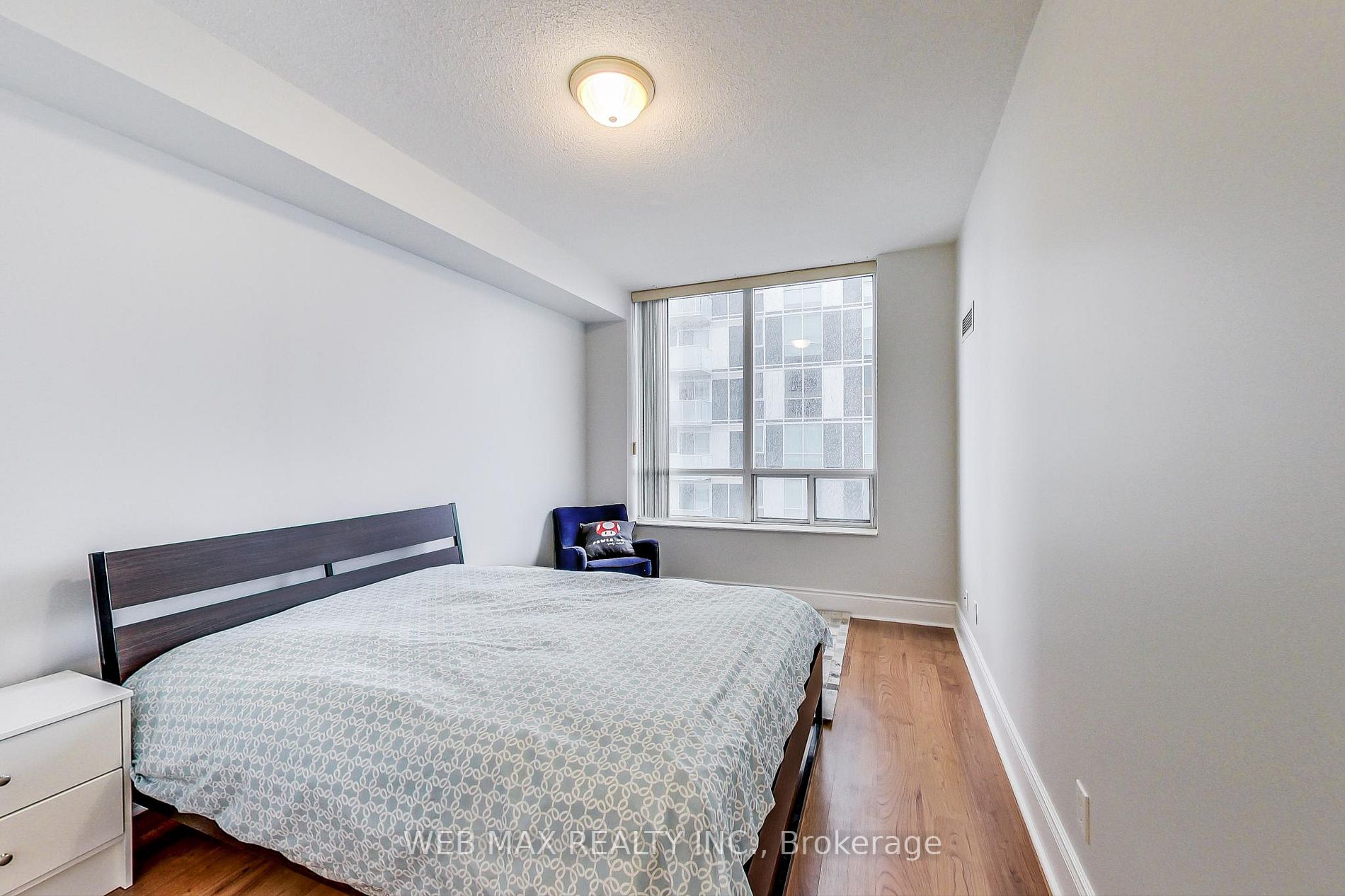 5233 Dundas St W, #2318