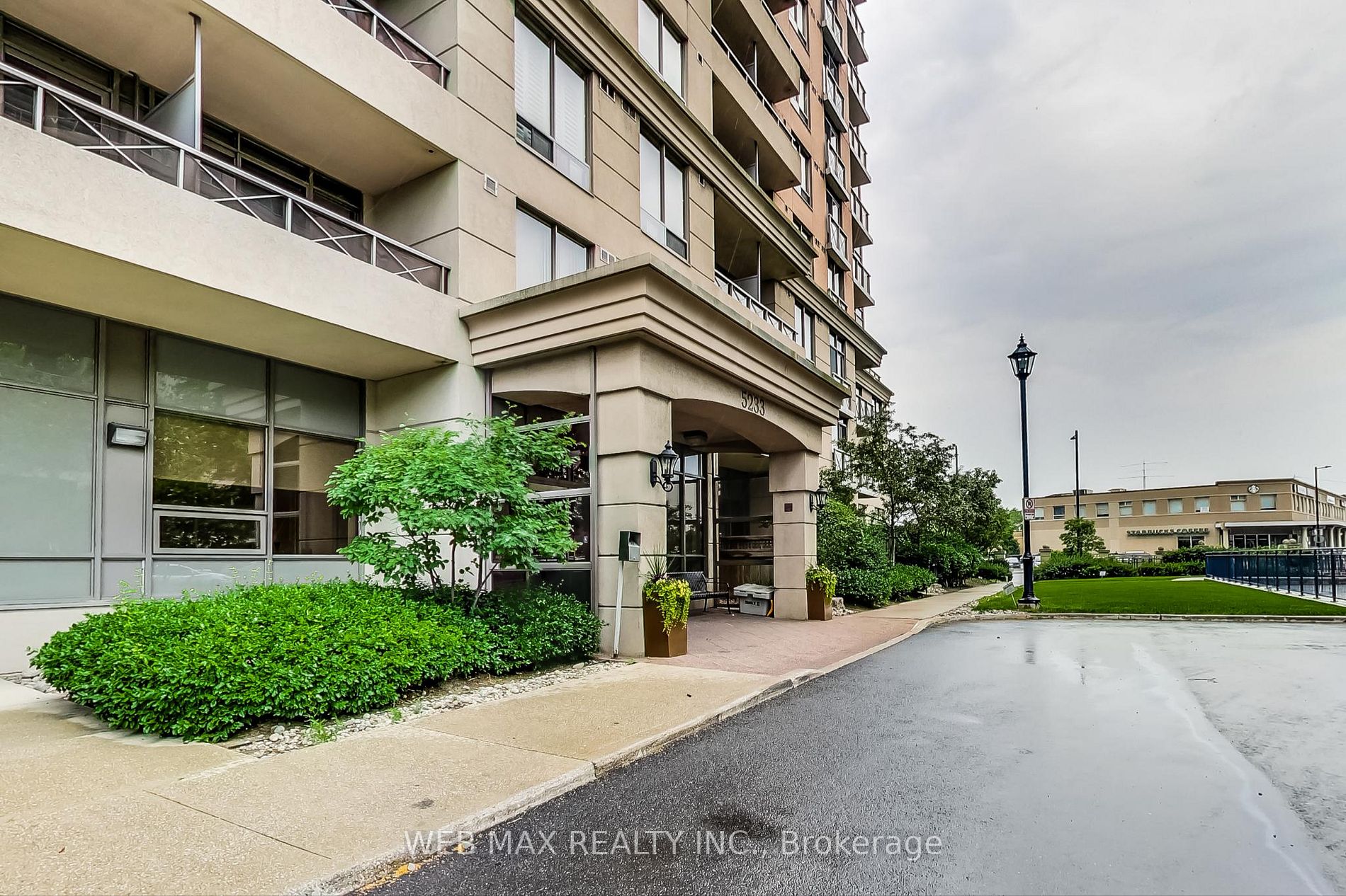 5233 Dundas St W, #2318