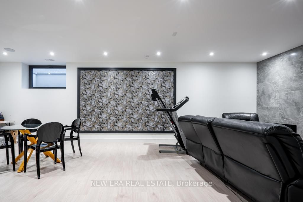 14 Edgecroft Rd