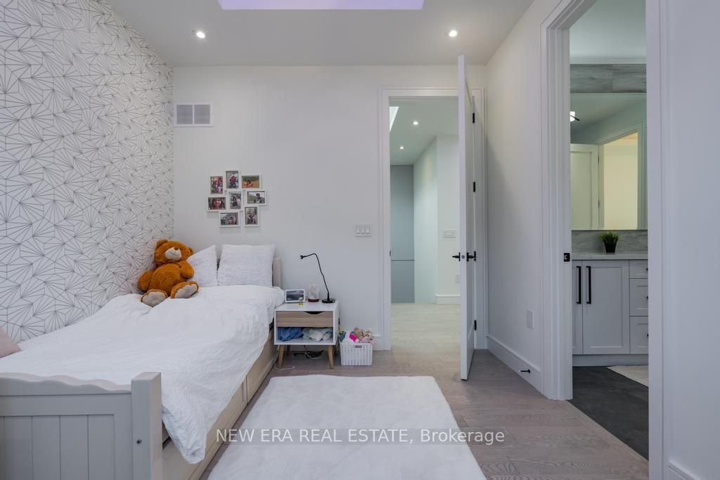 14 Edgecroft Rd