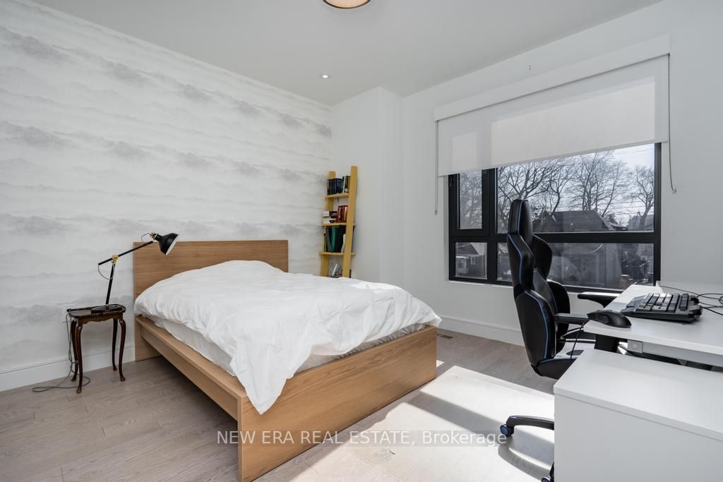 14 Edgecroft Rd