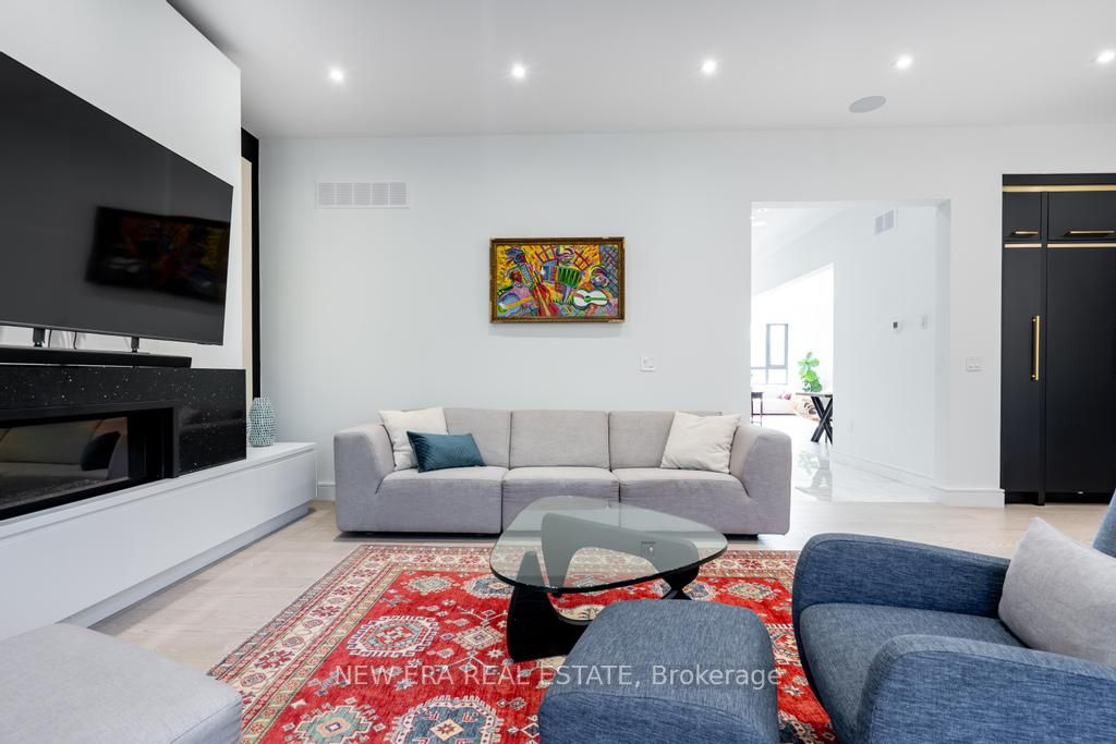 14 Edgecroft Rd