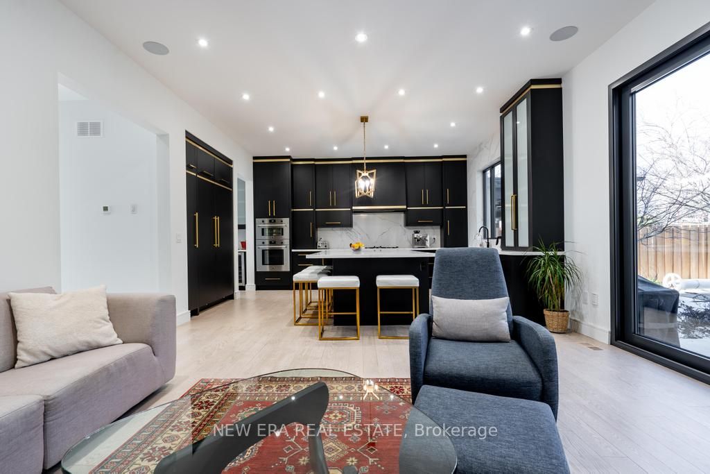 14 Edgecroft Rd