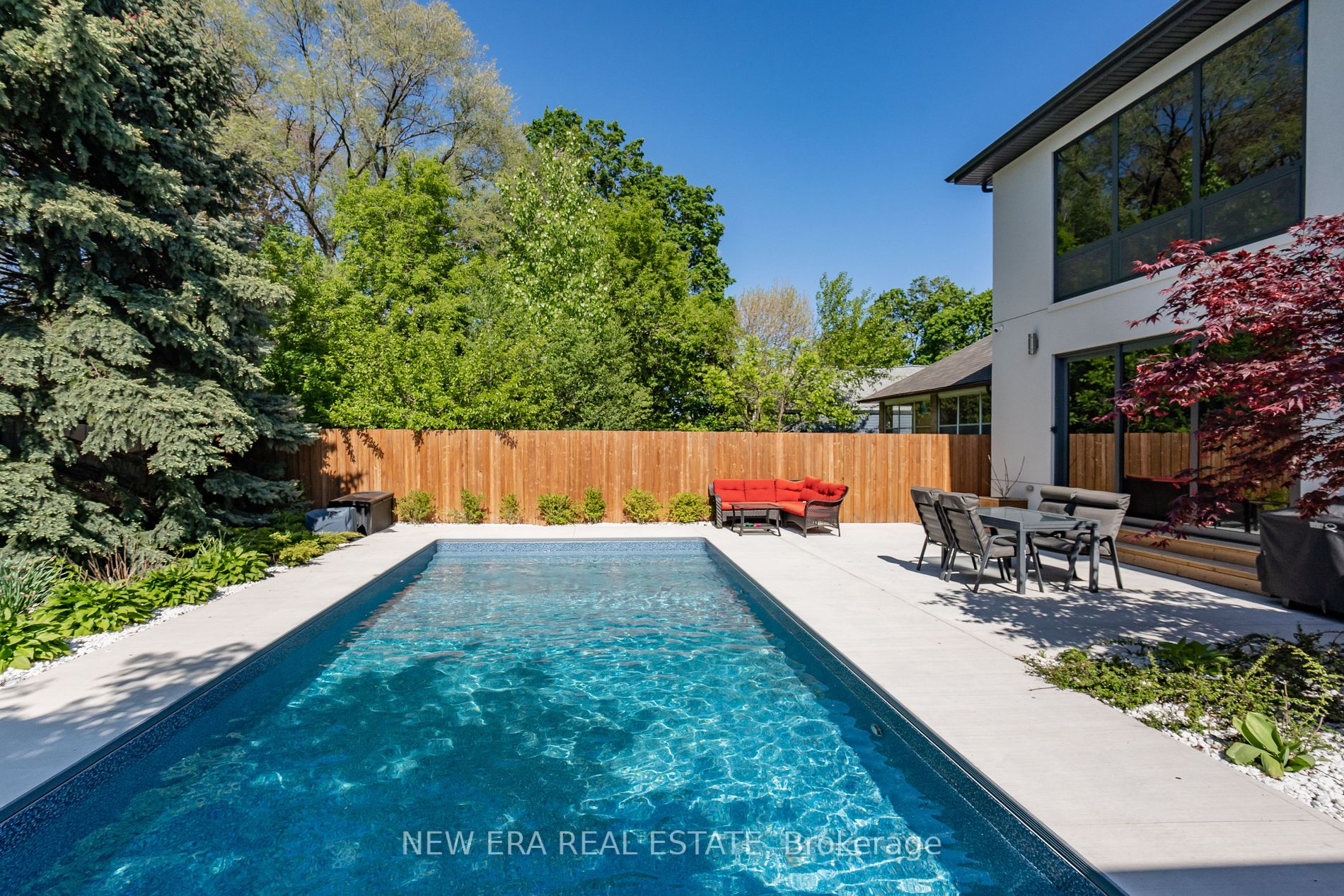 14 Edgecroft Rd