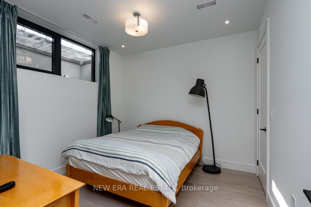 14 Edgecroft Rd