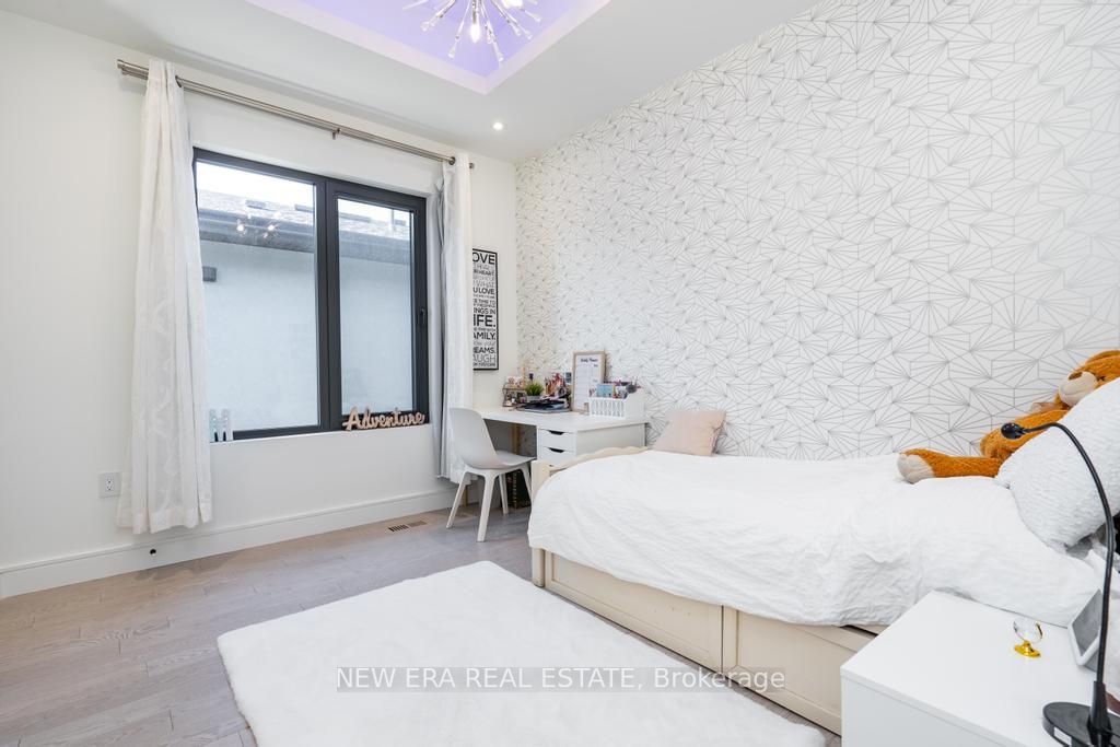 14 Edgecroft Rd