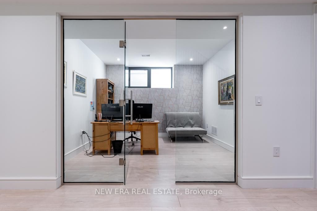 14 Edgecroft Rd