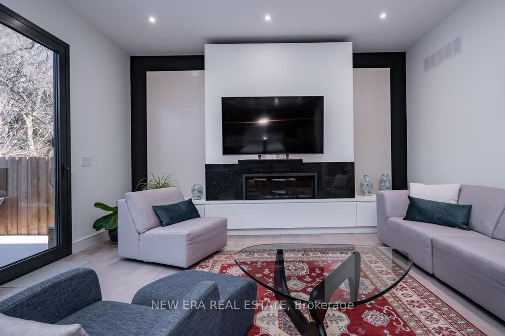 14 Edgecroft Rd