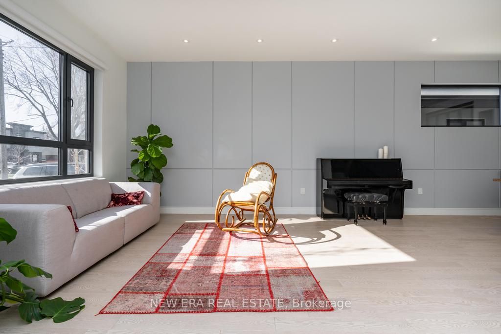 14 Edgecroft Rd