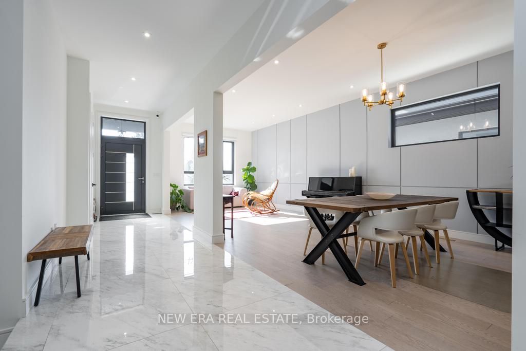14 Edgecroft Rd