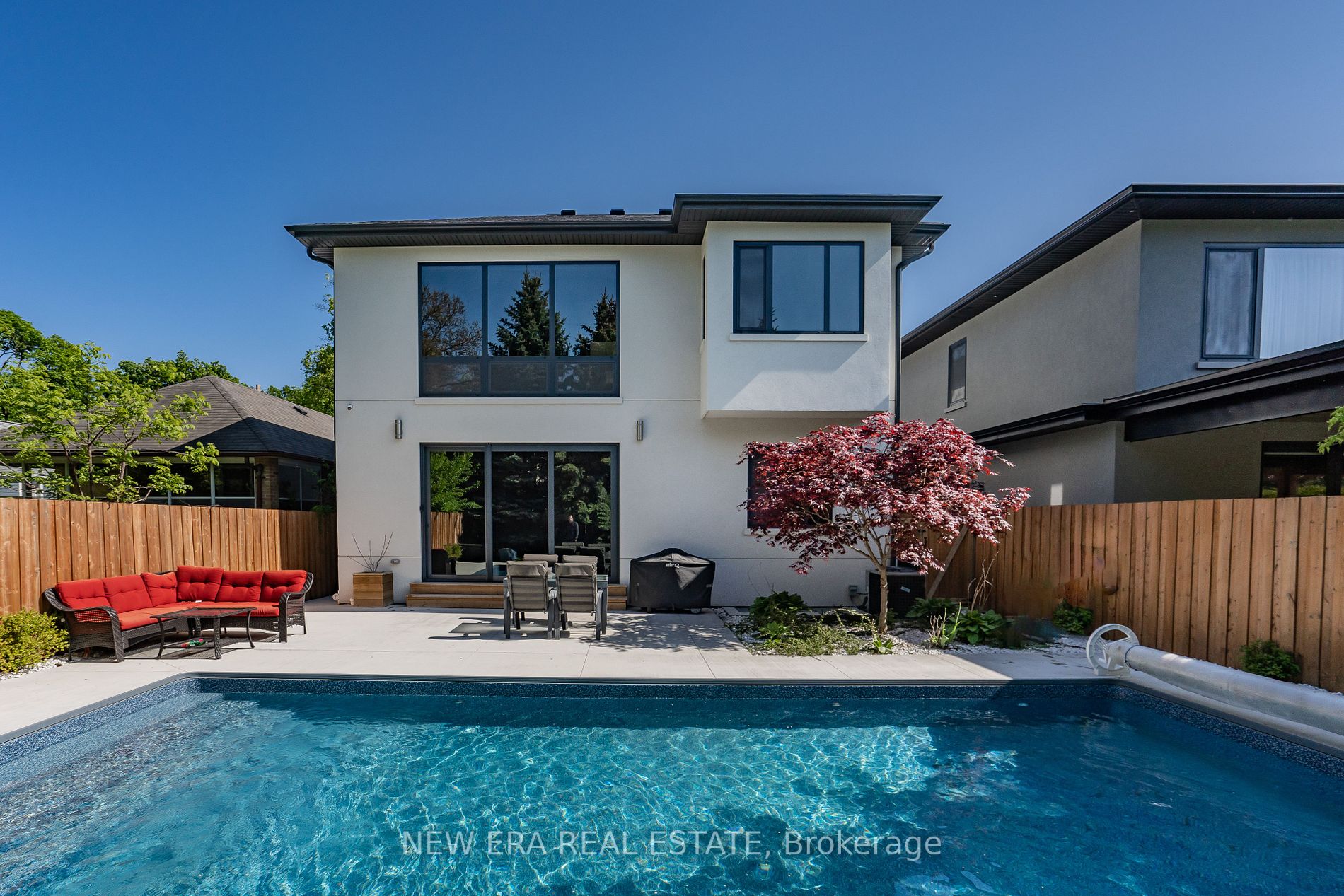 14 Edgecroft Rd