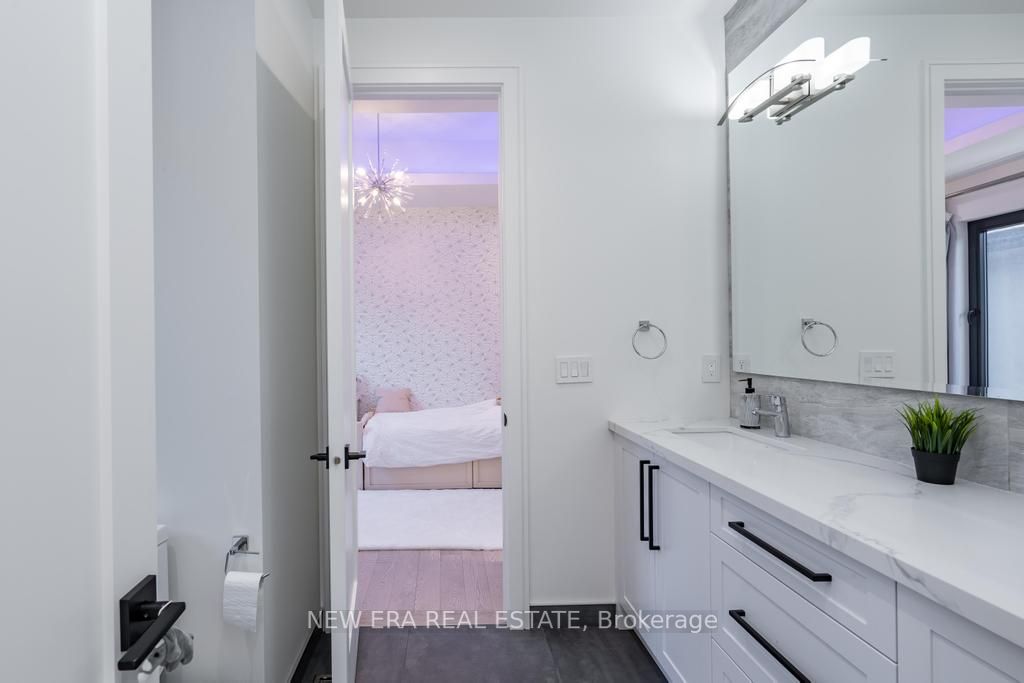 14 Edgecroft Rd