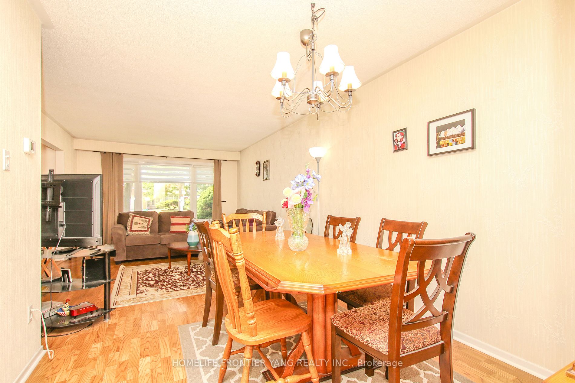 288 Centre St N