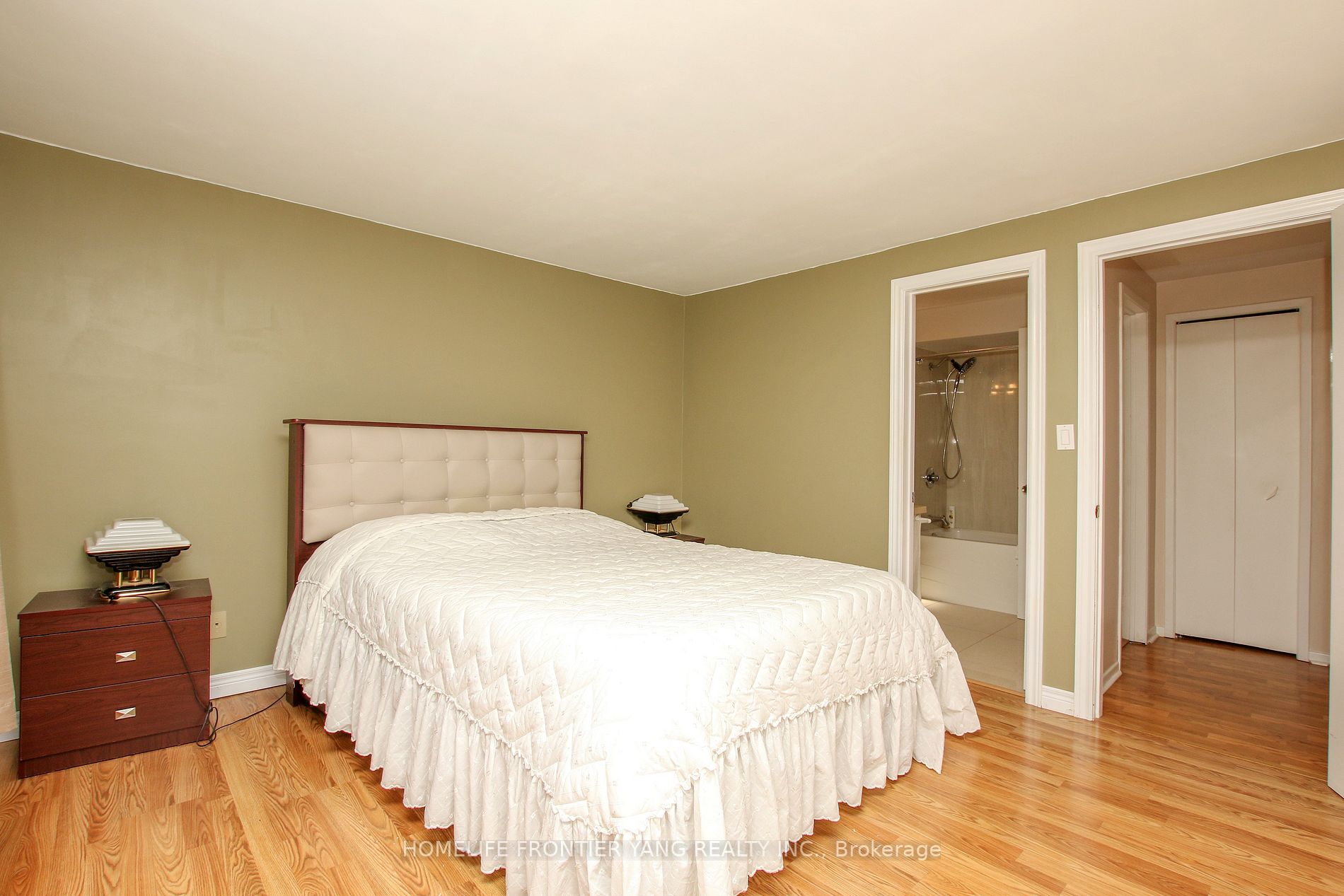 288 Centre St N