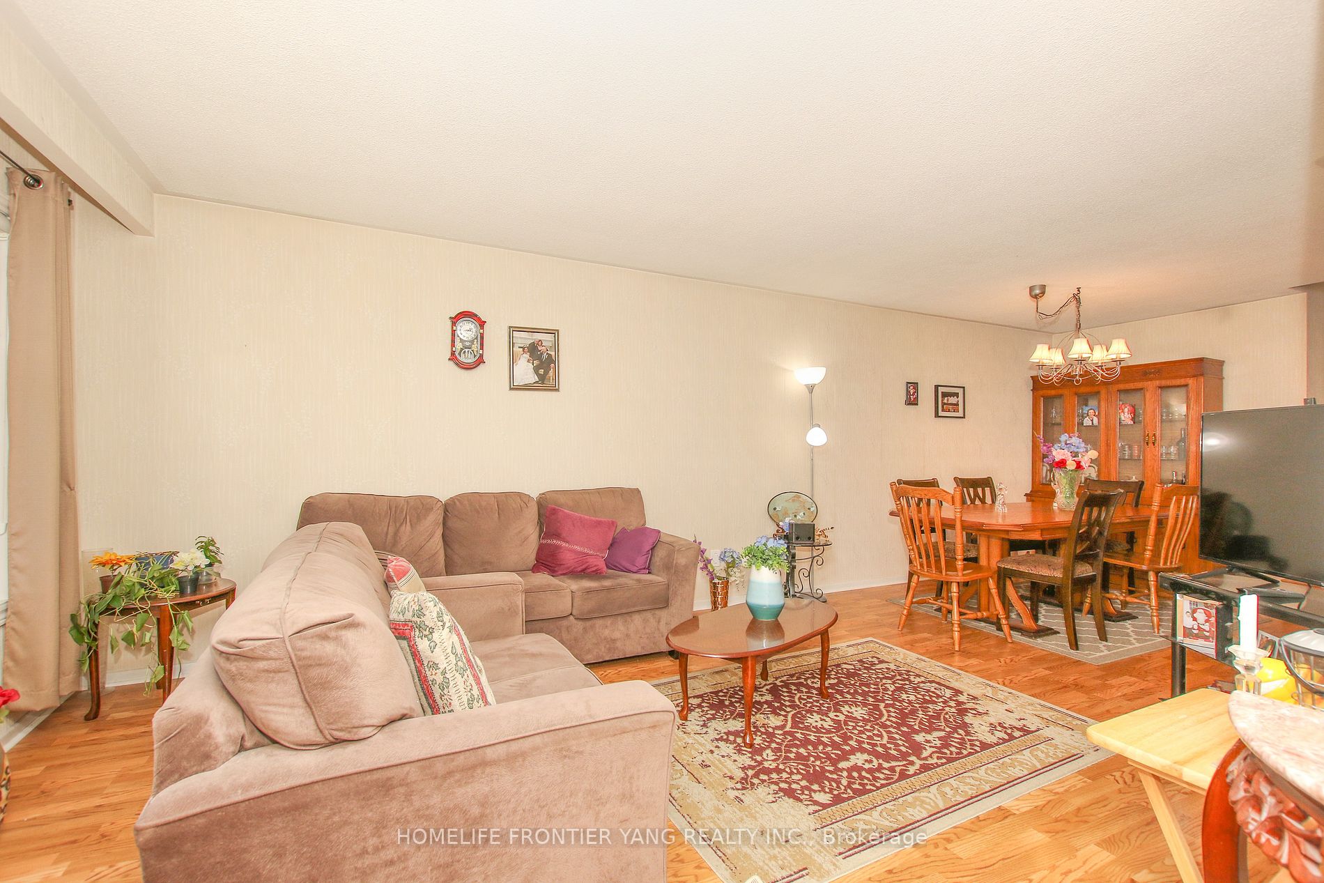 288 Centre St N