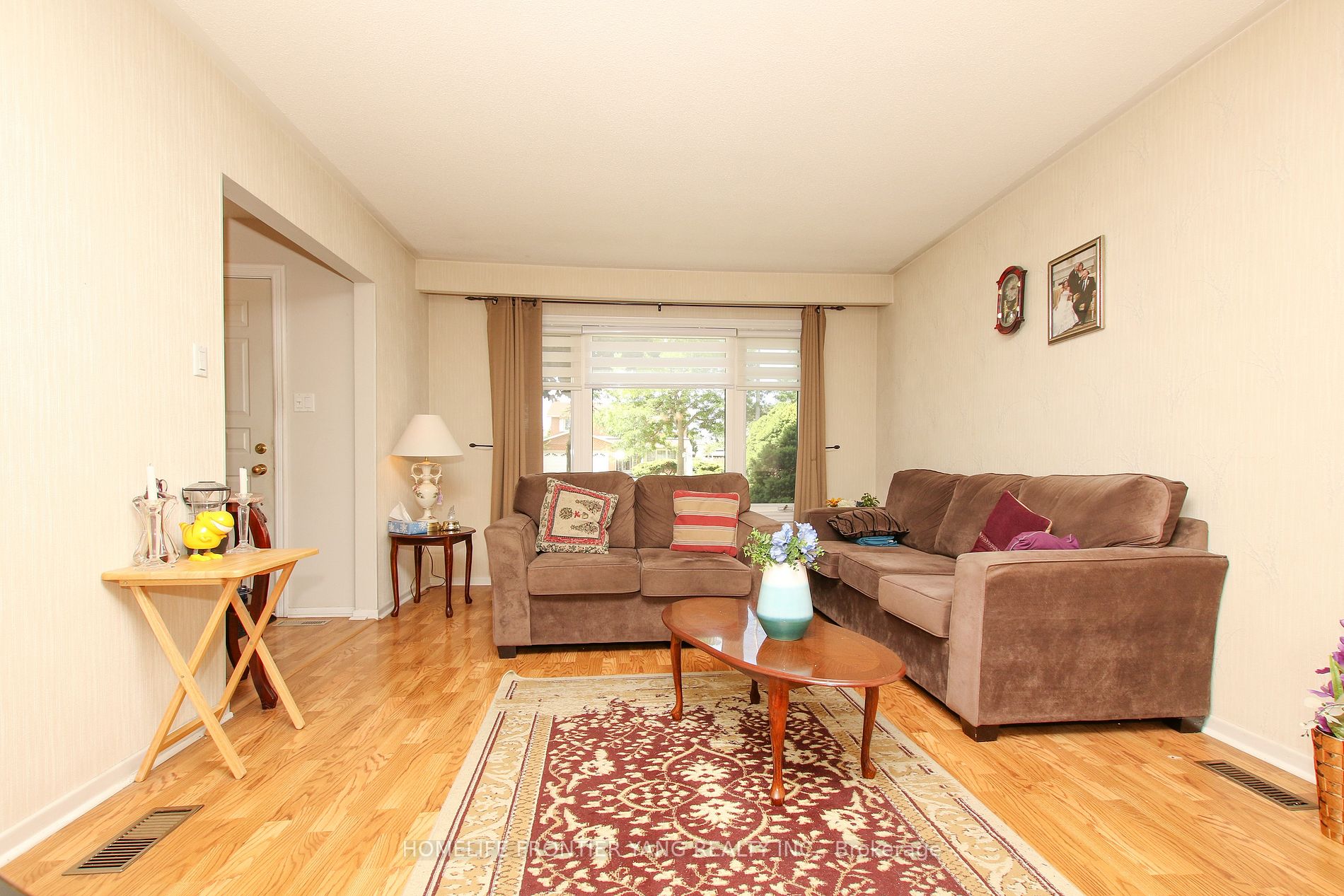 288 Centre St N