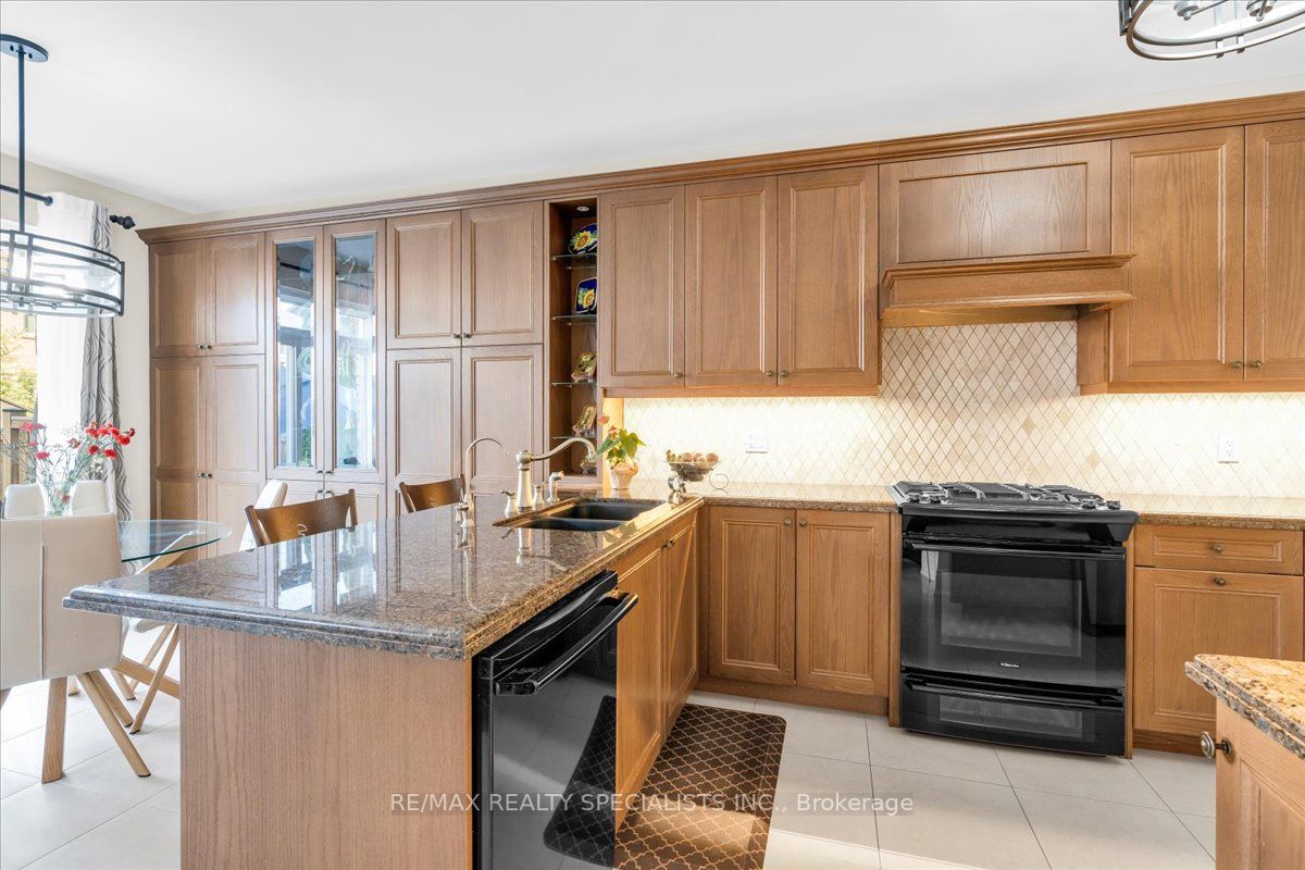9 Stellar Avenue