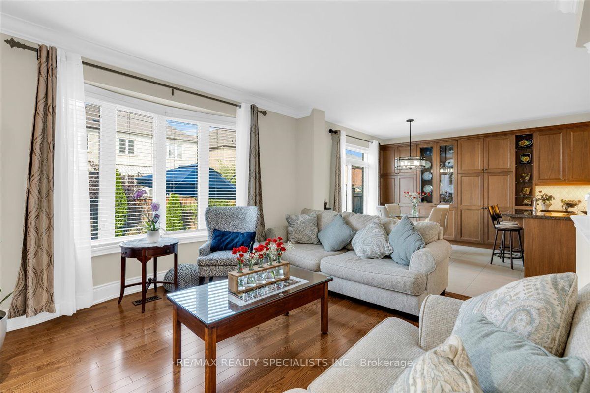 9 Stellar Avenue