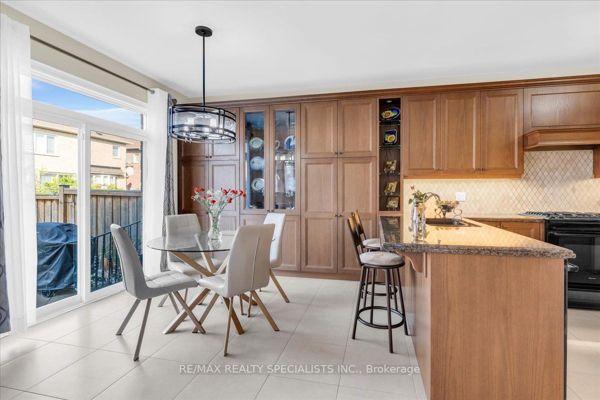 9 Stellar Avenue