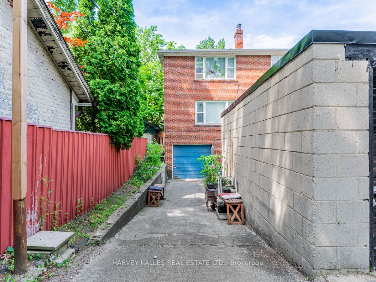 103-105 Gilmour Ave