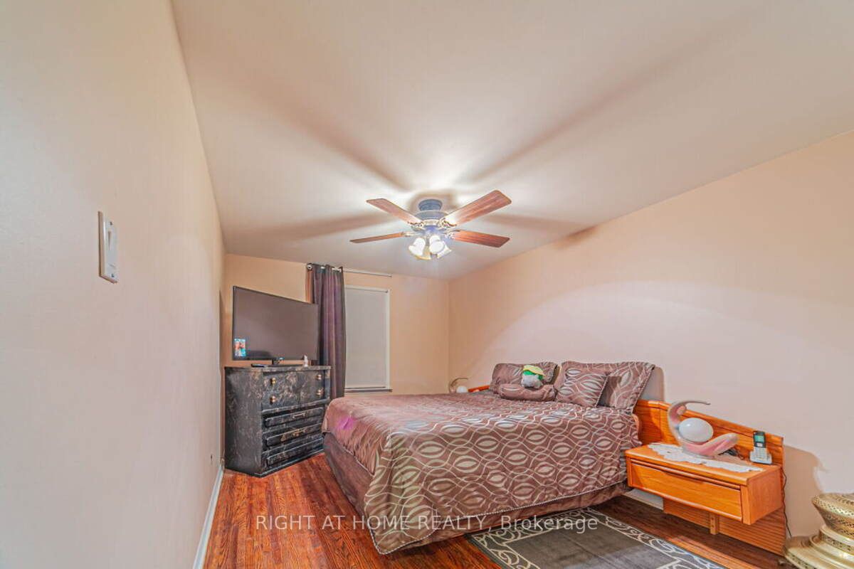 33 Deerfield Cres