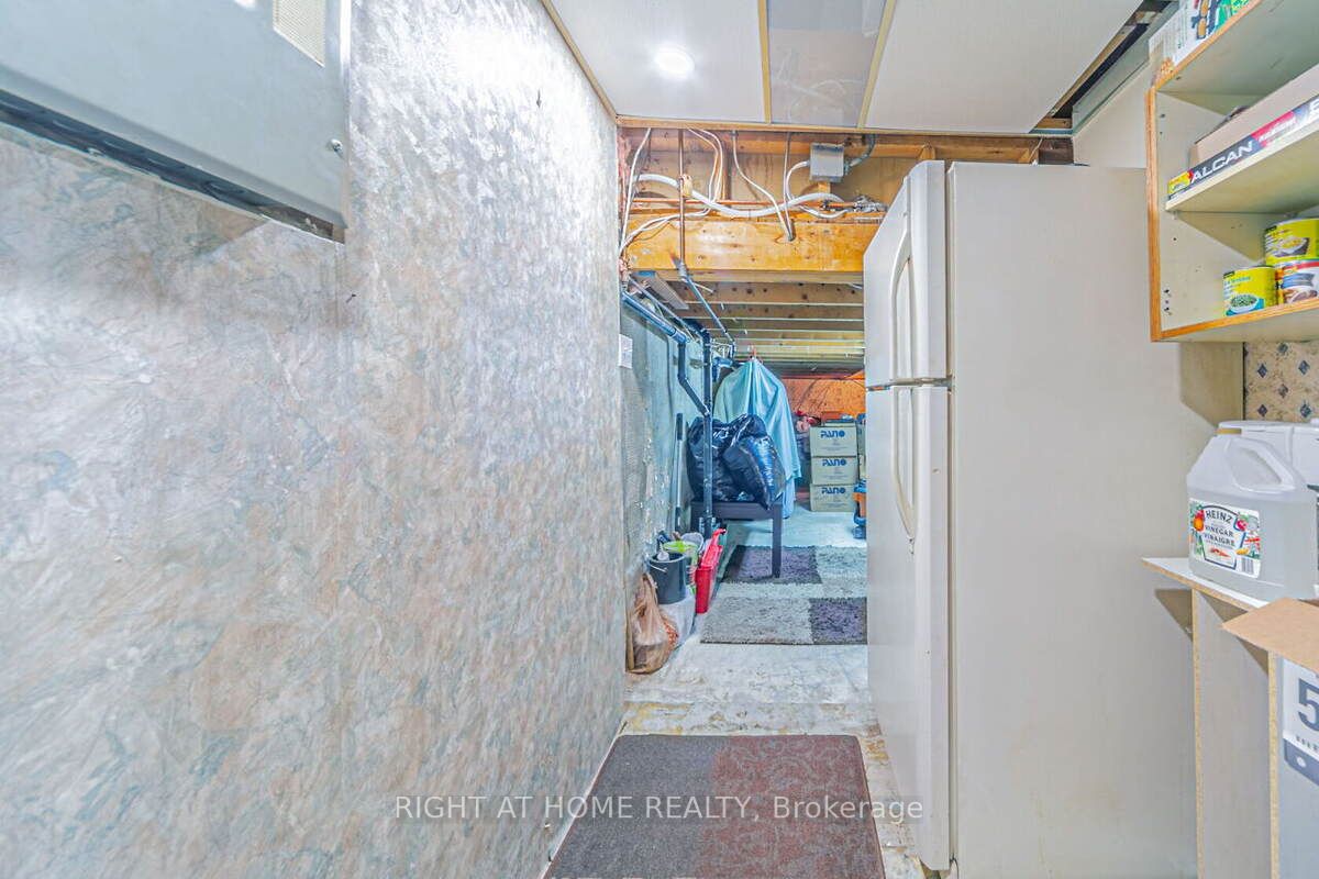 33 Deerfield Cres