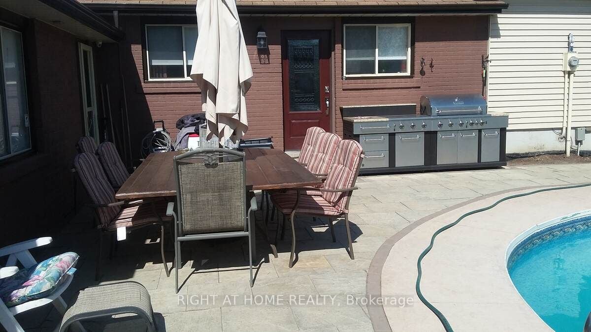33 Deerfield Cres
