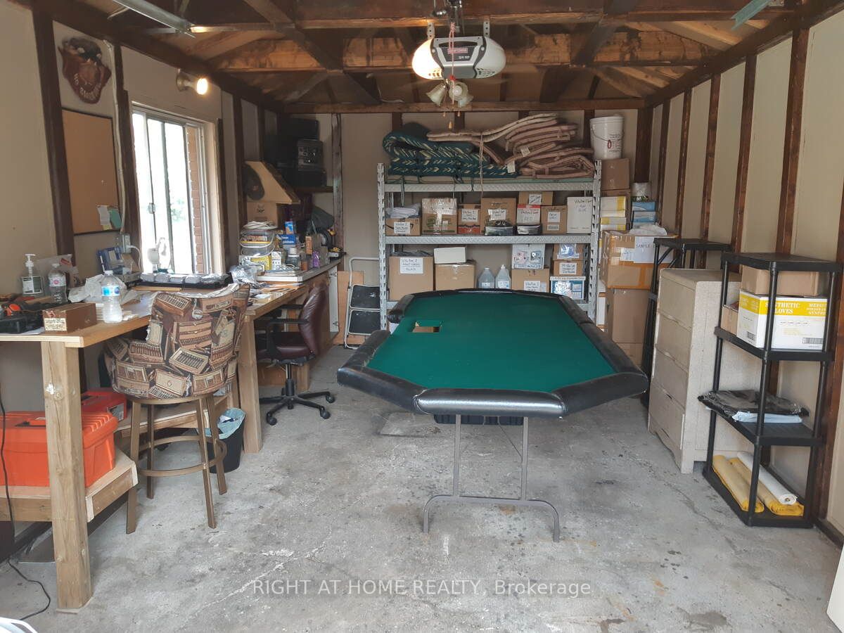 33 Deerfield Cres