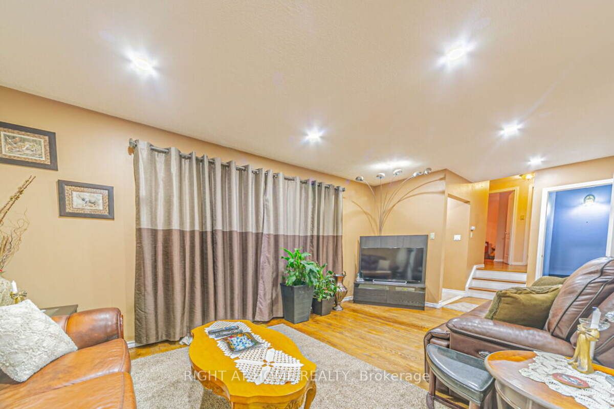 33 Deerfield Cres