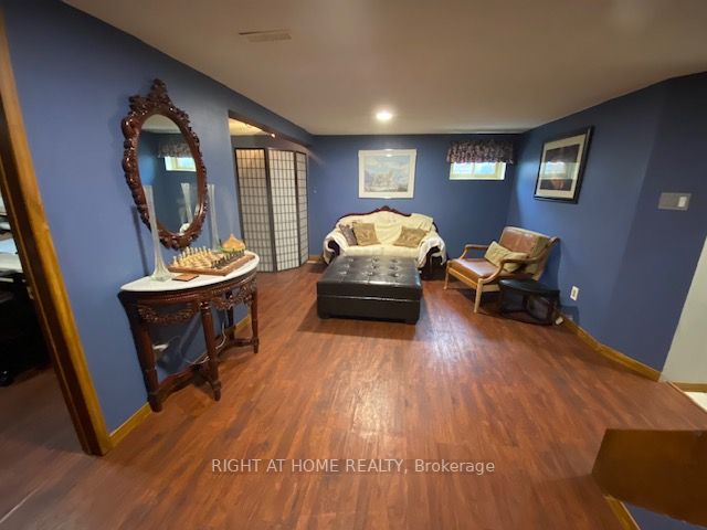 33 Deerfield Cres