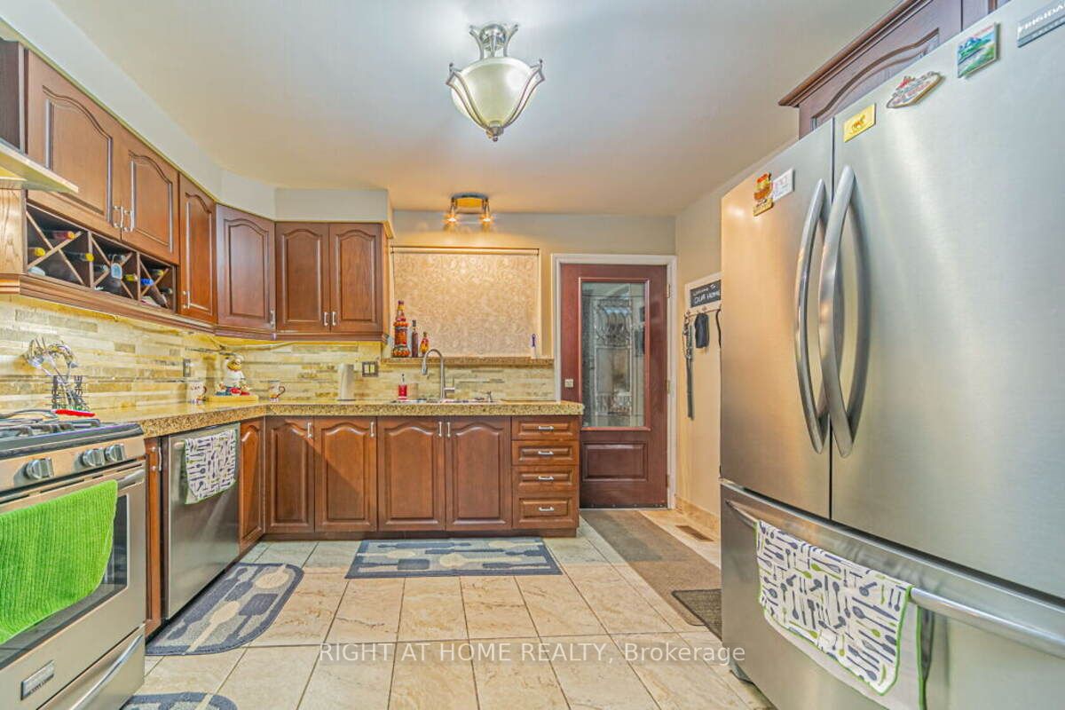 33 Deerfield Cres