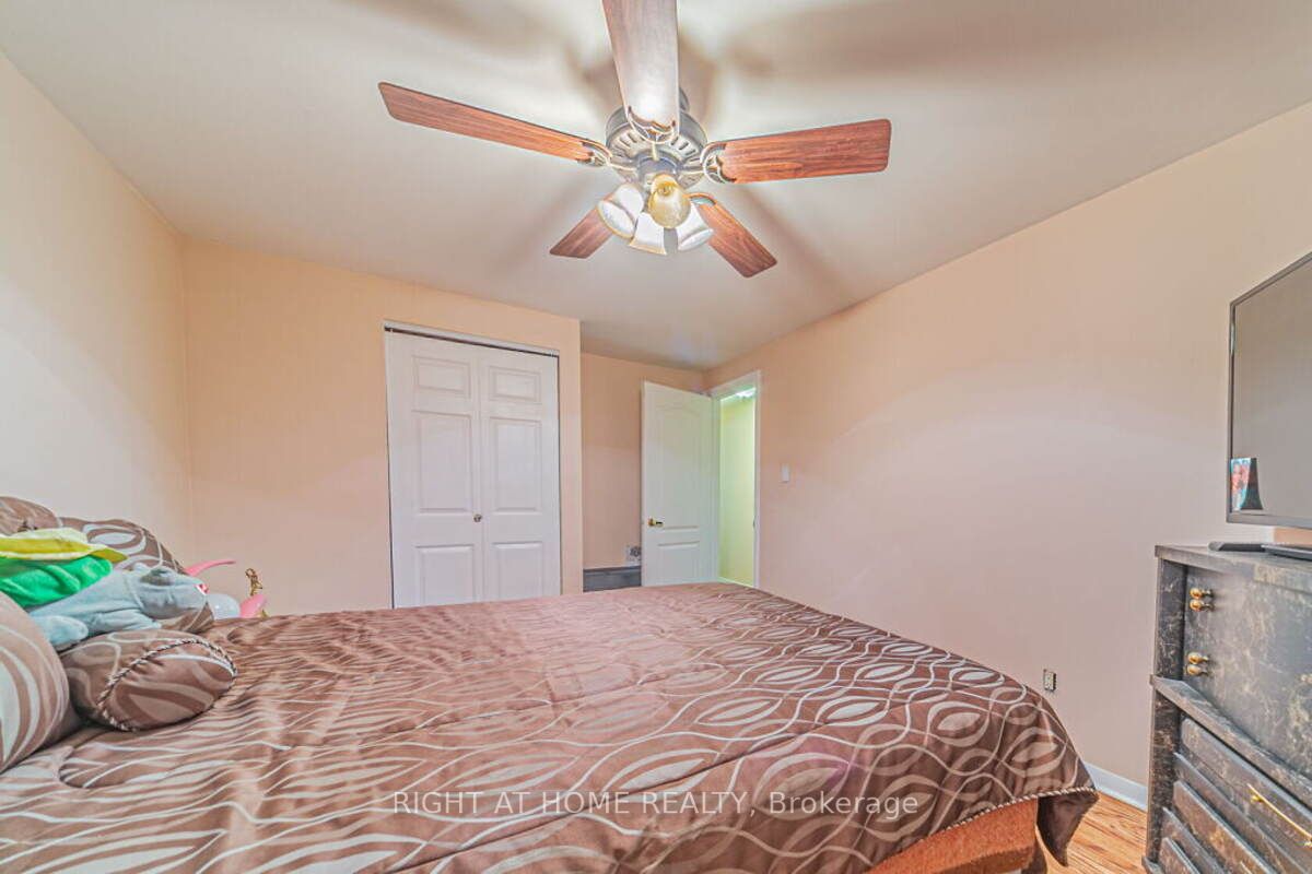 33 Deerfield Cres
