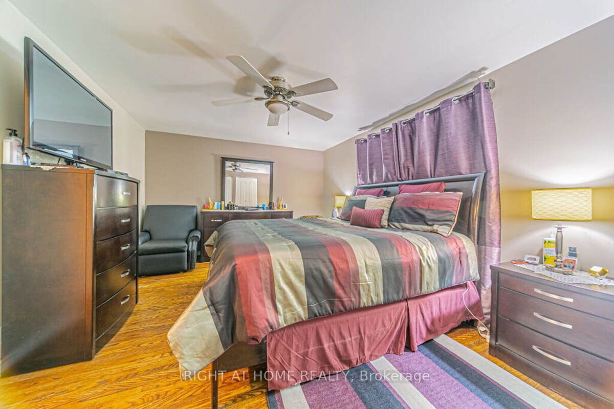 33 Deerfield Cres