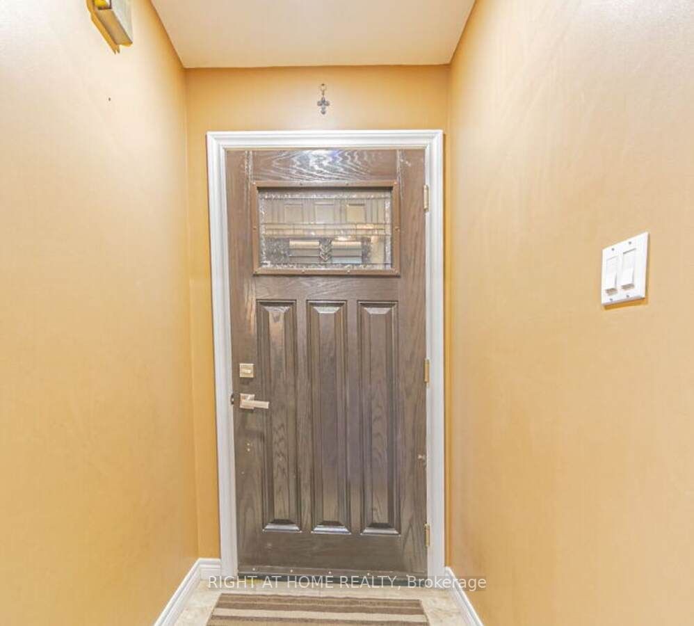 33 Deerfield Cres