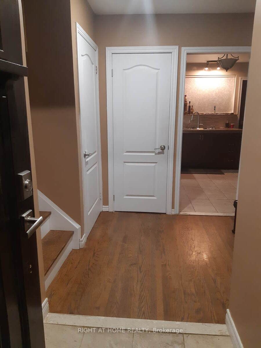 33 Deerfield Cres