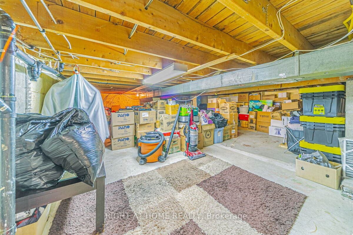 33 Deerfield Cres