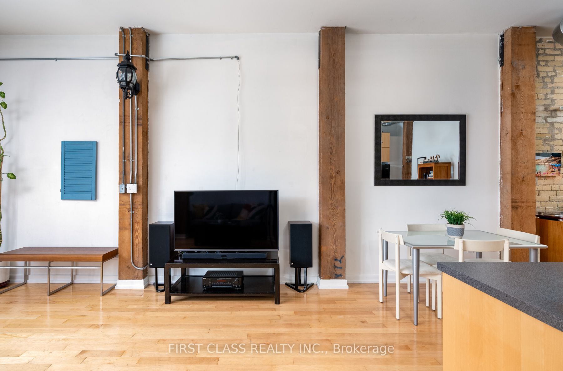 27 Brock Ave, #111