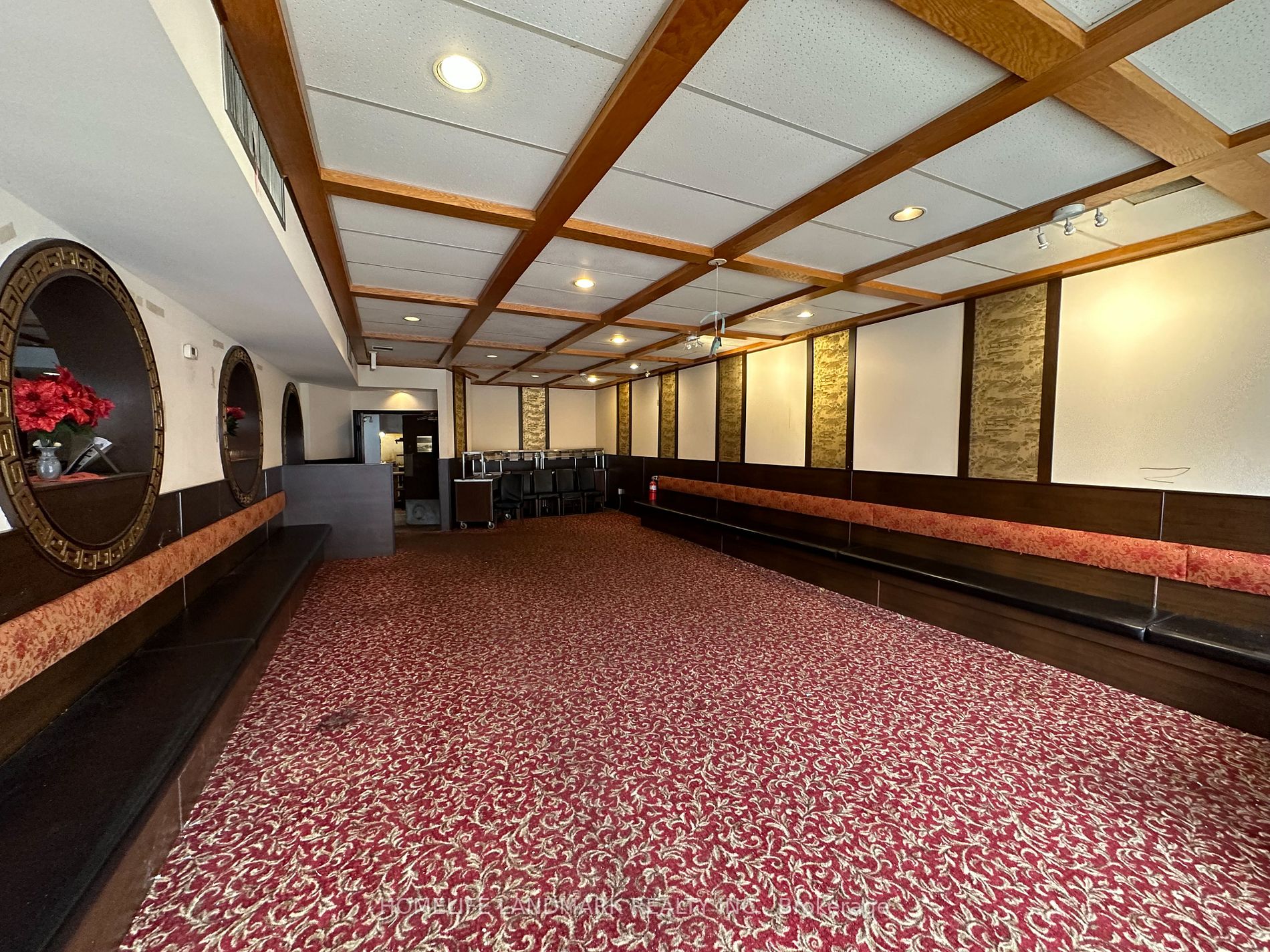 109 Main St S