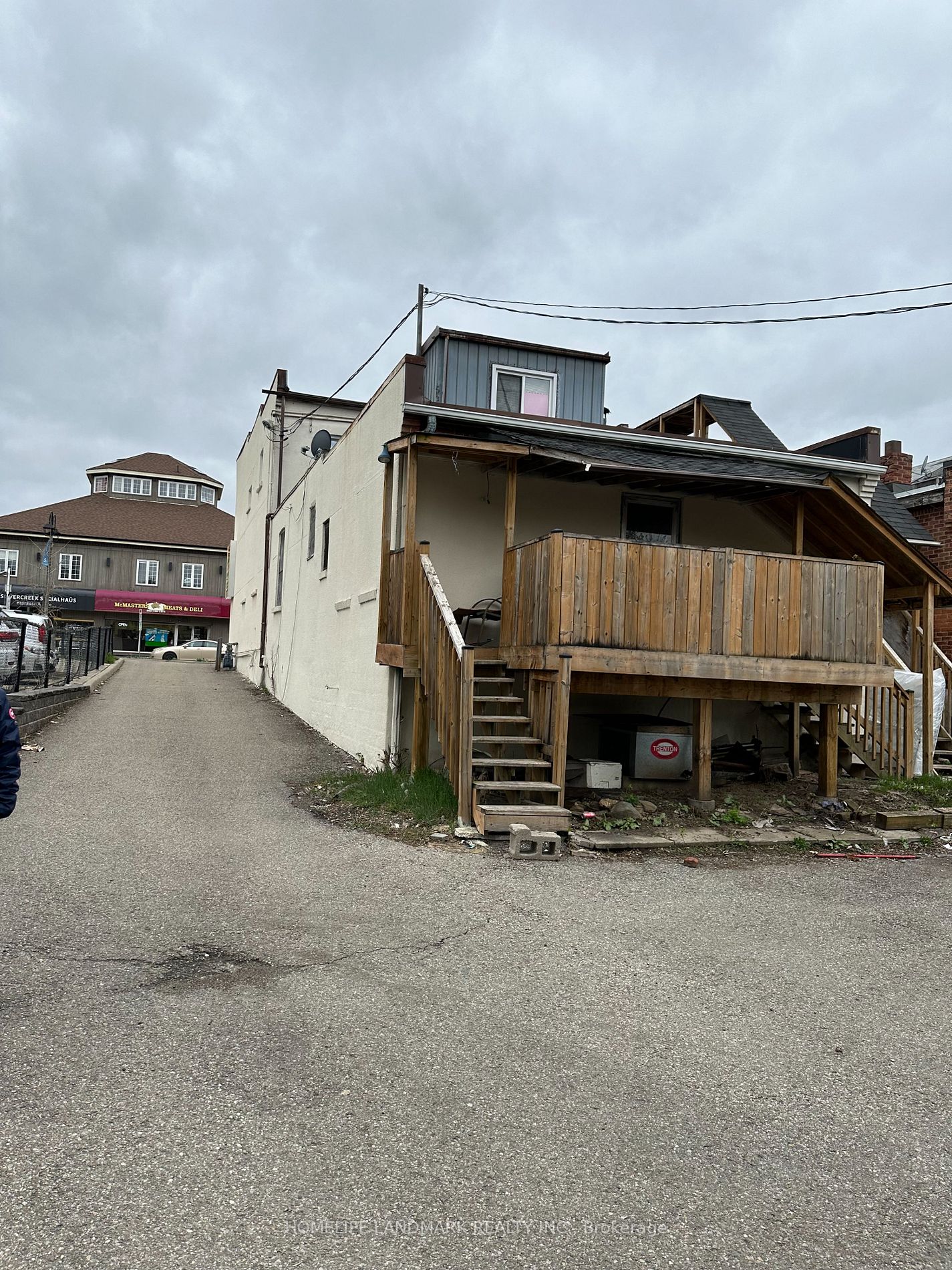 109 Main St S