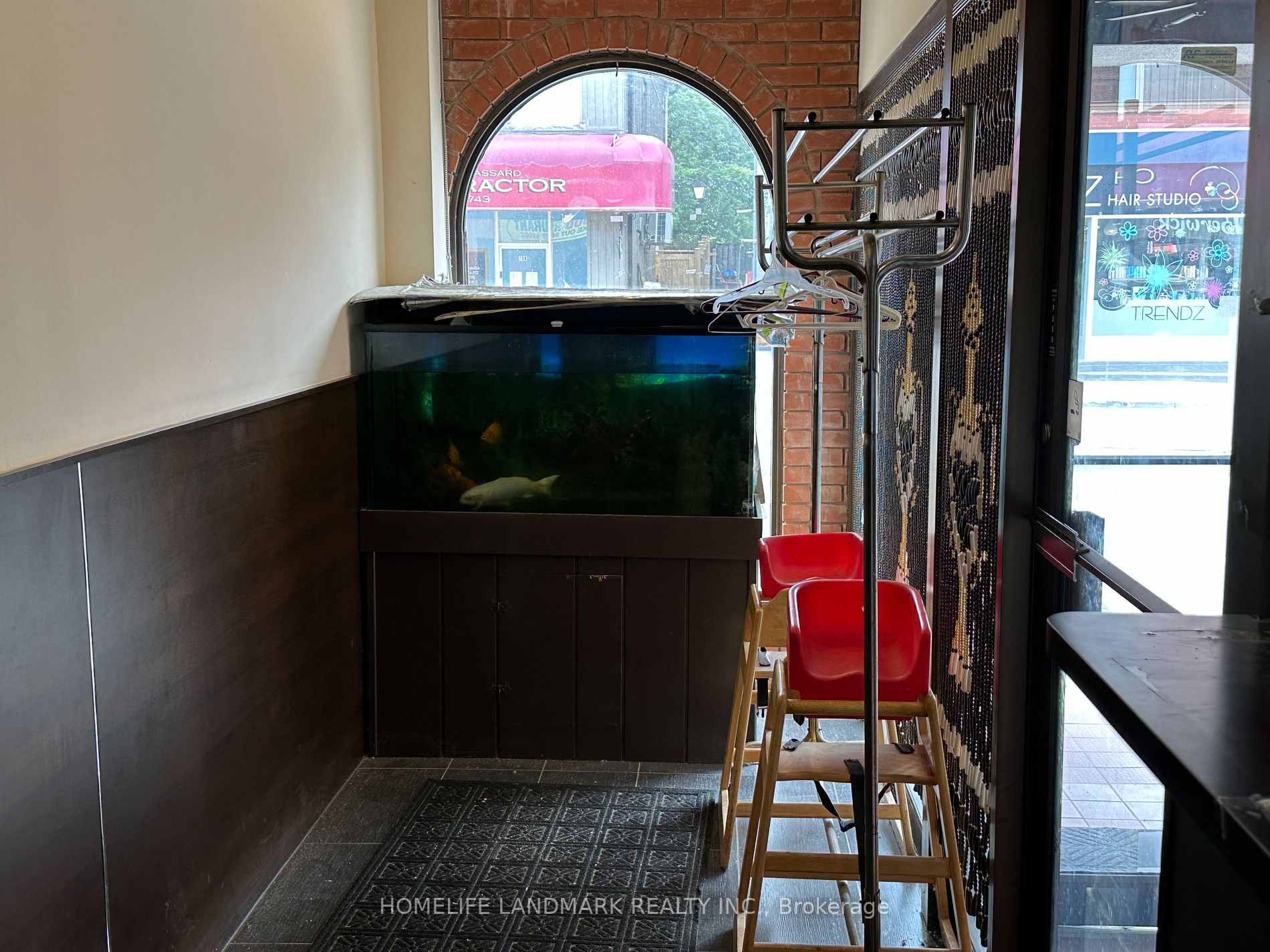 109 Main St S