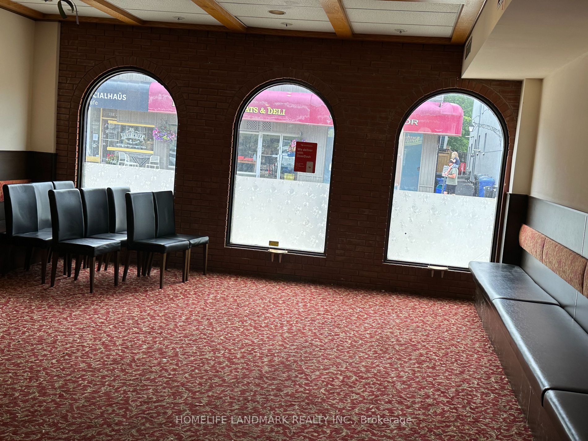 109 Main St S
