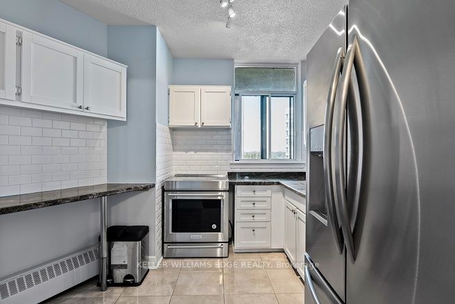 5250 Lakeshore Rd, #607