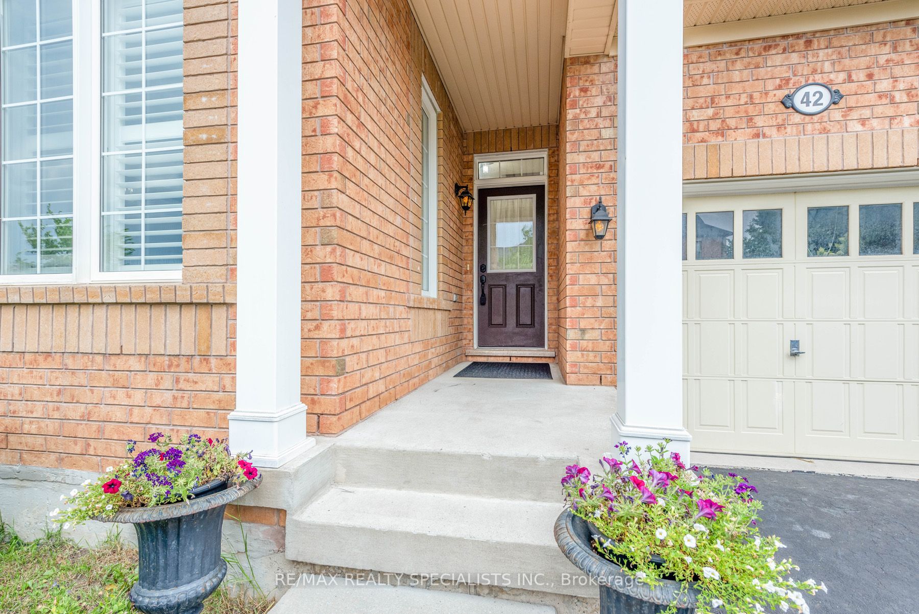 42 Lesabre Cres
